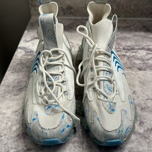 55 AABBO Running Shoes size 40 which is a IS men’s 7